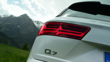 Audi Q7 - rear lights 