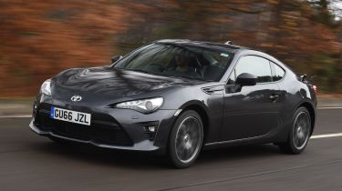 Toyota GT 86 2017 facelift - front tracking
