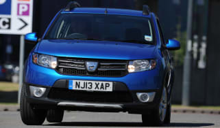Dacia Sandero Stepway front action
