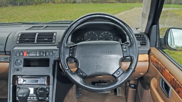 Range Rover MkII interior