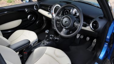 MINI Hatchback Cooper SD dash