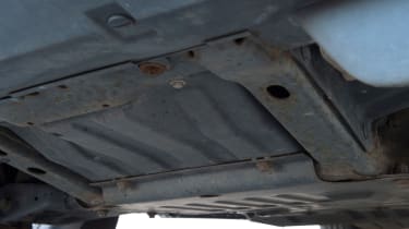 Used Land Rover Discovery review - oil pan