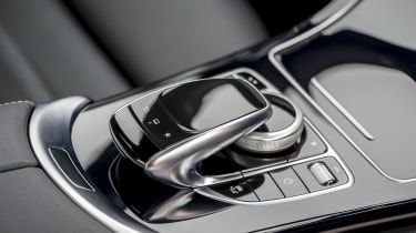 Mercedes GLC 250d 2016 - touchscreen