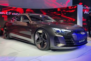 Audi e-tron GT -LA Motor Show - front 3/4