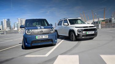 Hyundai Inster vs Honda Super-N - front cornering
