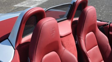 Convertible megatest - Porsche 718 Boxster - seats