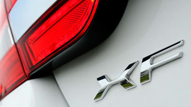 Jaguar XF 2.2 Luxury badge