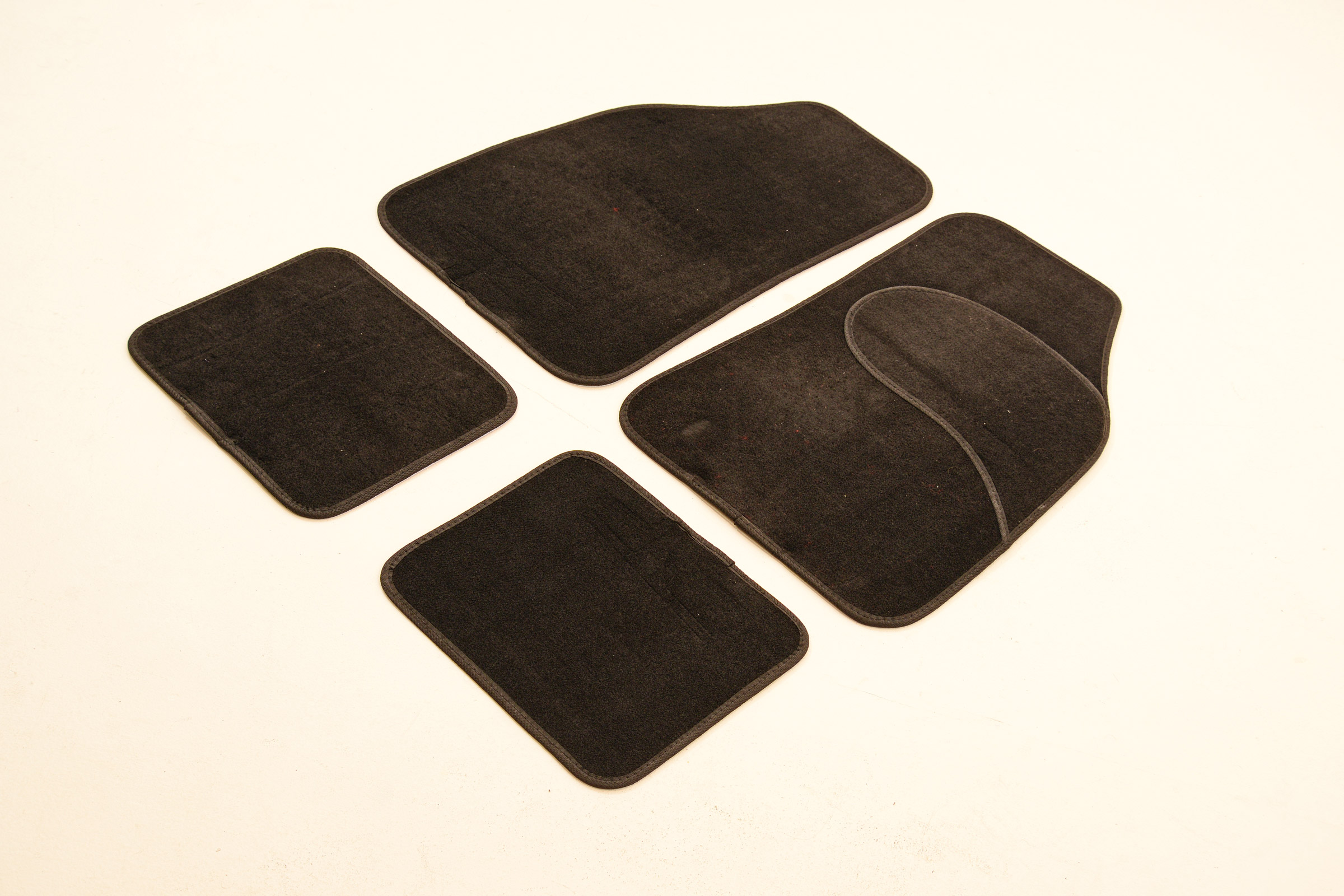 Halfords Carpet Car Mats Black 666069 | Auto Express