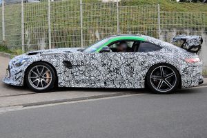 Mercedes AMG GT R Black Series - side tracking spy