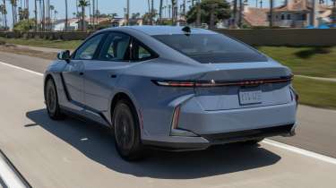 Lexus ES - rear action