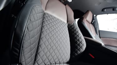 Toyota C-HR - front seats