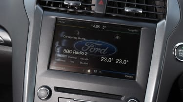 Ford Mondeo Hybrid - infotainment screen