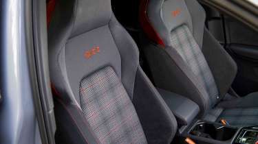 Volkswagen Golf GTI - front seats