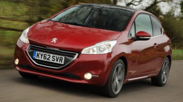 Peugeot 208 front tracking