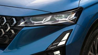 Renault Austral - front headlight