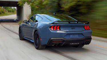 Ford Mustang 2022 - rear