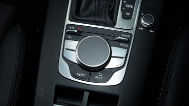 Audi A3 Cabriolet - MMI control