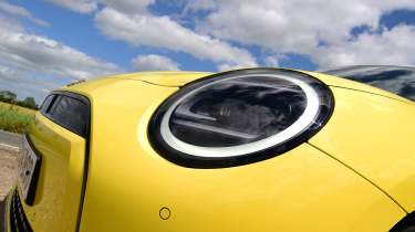 MINI Cooper E - front headlight 