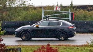 Porsche%20Macan%20EV%20spyshots-5.jpg