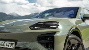 Porsche Cayenne Coupe - front light