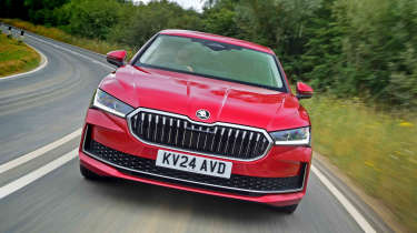 Skoda Superb hatch - full width front