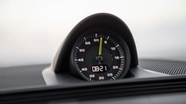 Porsche Panamera Turbo S E-Hybrid Sport Turismo - clock