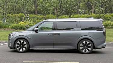 Volvo EM90 - side