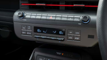 Hyundai Kona - centre console