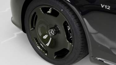 New Mercedes-Maybach V12 Edition - front wheel