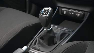 Hyundai Bayon - gear stick