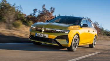 Vauxhall Astra facelift - front tracking