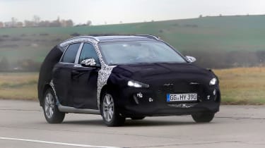 Hyundai i30 estate spy shots