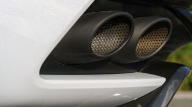Aston Martin DBS Superleggera - exhaust