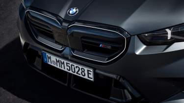 BMW M5 Touring - grille