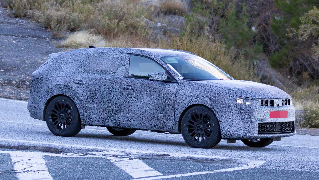 Primele imagini cu noua Dacia C-Neo, competitor direct pentru Skoda Octavia