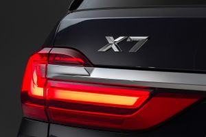 New BMW X7 studio shoot badge