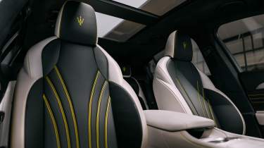 Maserati Grecale Folgore - black and white seats