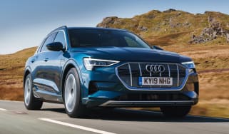 Audi e-tron - front tracking