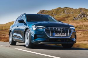 Audi e-tron - front tracking