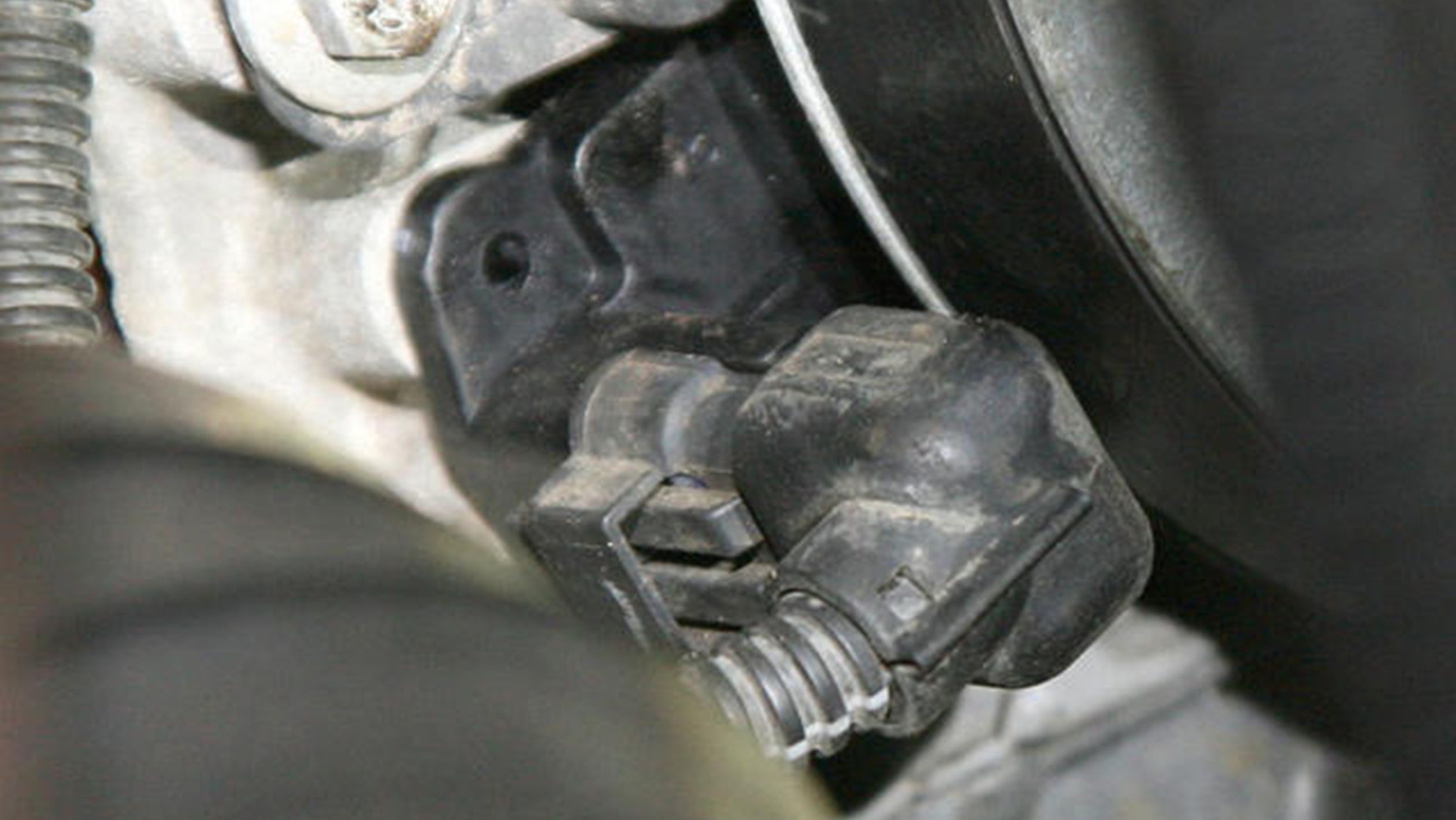 How To Replace The Crankshaft Position Sensor - Pictures | Auto Express