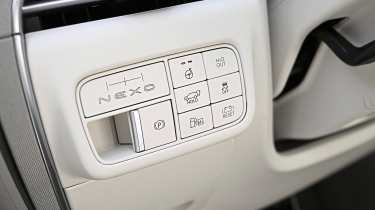 Hyundai Nexo - driver's buttons