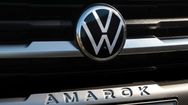 Volkswagen Amarok - VW badge