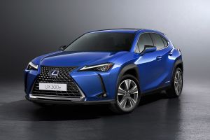 Lexus UX 300e - front studio