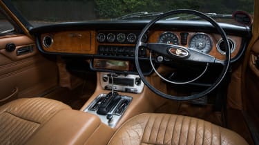 Jaguar XJ6 S1 interior