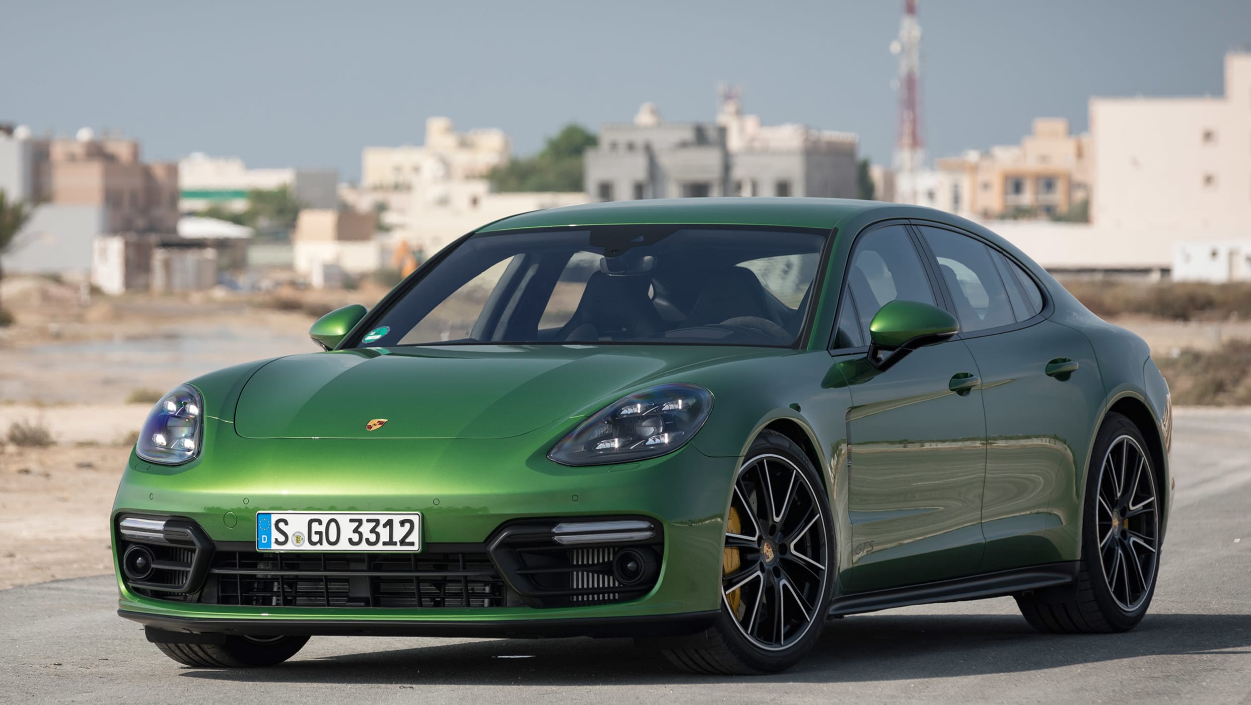 Porsche Panamera 2020 зеленая