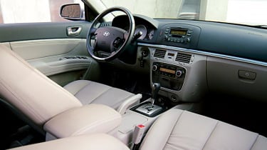 Hyundai 2.0 CDX auto interior