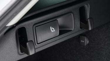 Skoda Octavia Scout review - rear seat button