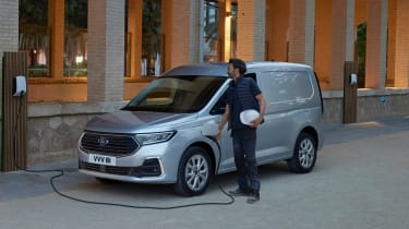 Ford Transit Connect - plug-in hybrid 