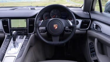 Porsche Panamera dash
