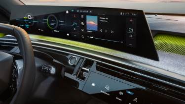 New Peugeot 5008 seven-seat SUV - dashboard